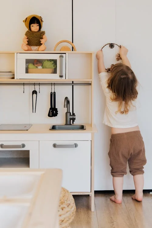 Speelkeukens en poppenhuizen: perfect speelgoed voor kinderen 